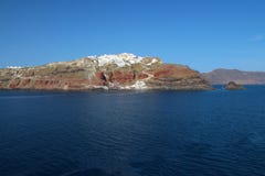 Seascapesikt av Oia - den Liitle staden på bergöverkant i Santorin arkivfoto Seascapesikt av Oia - den Liitle staden på bergöverkant i Santorin arkivfoto