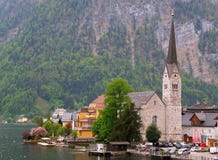 See-Dorf von Hallstatt im Frühjahr lizenzfreie stockfotos See-Dorf von Hallstatt im Frühjahr lizenzfreie stockfotos