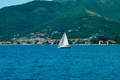 Segelnregatta in Montenegro Regatta auf Yachten in der Boka-Bucht stockbilder Segelnregatta in Montenegro Regatta auf Yachten in der Boka-Bucht stockbilder