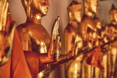 Segen-Hände von goldenen Buddha-Statuen lizenzfreies stockfoto Segen-Hände von goldenen Buddha-Statuen lizenzfreies stockfoto