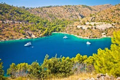 Segla fjärden på Brac ökust royaltyfri bild Segla fjärden på Brac ökust royaltyfri bild