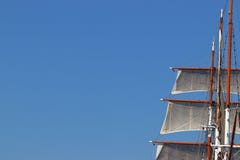 Segla skeppet med masten i Klaipeda i Litauen royaltyfri fotografi Segla skeppet med masten i Klaipeda i Litauen royaltyfri fotografi