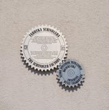 Segno della parete fuori della fabbrica di Schindler fotografia stock Segno della parete fuori della fabbrica di Schindler fotografia stock