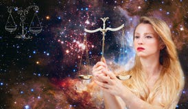 Segno dello zodiaco della Bilancia Astrologia e oroscopo, bella Bilancia della donna sui precedenti della galassia fotografia stock Segno dello zodiaco della Bilancia Astrologia e oroscopo, bella Bilancia della donna sui precedenti della galassia fotografia stock