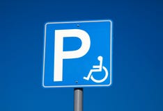 Segno di parcheggio reso non valido fotografia stock libera da diritti Segno di parcheggio reso non valido fotografia stock libera da diritti