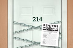 Seguro dos Renters que pendura das correntes na porta do apartamento que representa a segurança imagem de stock Seguro dos Renters que pendura das correntes na porta do apartamento que representa a segurança imagem de stock