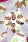 Sei donne che stanno con le loro teste nel cerchio fotografia stock Sei donne che stanno con le loro teste nel cerchio fotografia stock