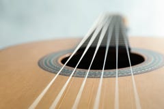Seis hermoso - guitarra clásica de la secuencia en el fondo blanco foto de archivo Seis hermoso - guitarra clásica de la secuencia en el fondo blanco foto de archivo