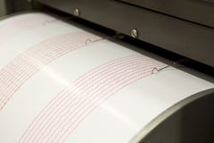 Seismografinspelningjordskalv arkivbilder Seismografinspelningjordskalv arkivbilder