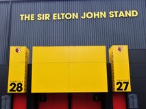 Seitenwand Sir Elton John Stands, Watford-Fu?ball-Vereinstadion, Besetzungs-Stra?e, Watford stockbilder Seitenwand Sir Elton John Stands, Watford-Fu?ball-Vereinstadion, Besetzungs-Stra?e, Watford stockbilder