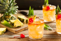 Selbst gemachte Mai Tai Cocktail lizenzfreie stockfotos Selbst gemachte Mai Tai Cocktail lizenzfreie stockfotos