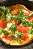 Selbst gemachter wohlschmeckender niederländischer Baby-Pfannkuchen lizenzfreie stockfotos Selbst gemachter wohlschmeckender niederländischer Baby-Pfannkuchen lizenzfreie stockfotos