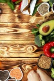 Seleção limpa comer do alimento saudável fruto, vegetal, sementes, superfood, cereais, hortaliças no fundo rústico imagens de stock royalty free Seleção limpa comer do alimento saudável fruto, vegetal, sementes, superfood, cereais, hortaliças no fundo rústico imagens de stock royalty free
