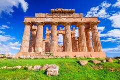 Selinunte tempel av Hera - Sicilien, Italien royaltyfria bilder Selinunte tempel av Hera - Sicilien, Italien royaltyfria bilder