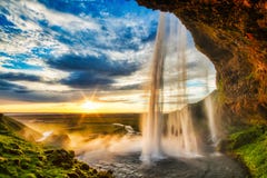 Seljalandfoss vattenfall p? solnedg?ngen, Island arkivfoton Seljalandfoss vattenfall p? solnedg?ngen, Island arkivfoton