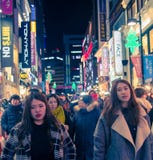 Serrez les personnes en capitale de Séoul de la Corée du Sud, en tant que scène urbaine à photographie stock Serrez les personnes en capitale de Séoul de la Corée du Sud, en tant que scène urbaine à photographie stock