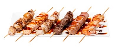 Set różny skewers kebabu szaszłyk odizolowywający na bielu fotografia stock Set różny skewers kebabu szaszłyk odizolowywający na bielu fotografia stock