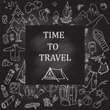 Set ręka rysujący nakreślenia wyposażenia ikon i symboli/lów whis Chalkboard campingowy skutek również zwrócić corel ilustracji w Zdjęcie Stock Set ręka rysujący nakreślenia wyposażenia ikon i symboli/lów whis Chalkboard campingowy skutek również zwrócić corel ilustracji w Zdjęcie Stock