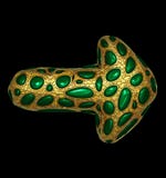 Seta feita de 3D metálico de brilho dourado com o vidro verde isolado no fundo preto ilustração do vetor Seta feita de 3D metálico de brilho dourado com o vidro verde isolado no fundo preto ilustração do vetor