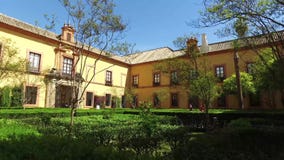 Sevilla, Andalusien, Spanien - 18. April 2016: Alcazar, Innengärten, Höfe und Räume stock footage Sevilla, Andalusien, Spanien - 18. April 2016: Alcazar, Innengärten, Höfe und Räume stock footage