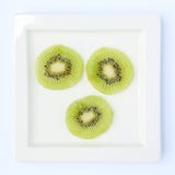 Sezione trasversale del kiwi maturo Fotografie Stock Libere da Diritti Sezione trasversale del kiwi maturo Fotografie Stock Libere da Diritti