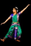 Señora india que realiza una danza de Bharatanatyam fotografía de archivo Señora india que realiza una danza de Bharatanatyam fotografía de archivo