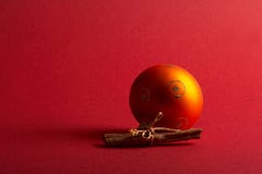 Sfera arancione dell'albero di Natale - Weihnachtskugel arancione fotografia stock libera da diritti Sfera arancione dell'albero di Natale - Weihnachtskugel arancione fotografia stock libera da diritti