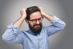 Sfrustowany brodaty mężczyzna w szkłach Obraz Stock Sfrustowany brodaty mężczyzna w szkłach Obraz Stock