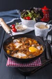 Shakshuka, τηγανισμένα αυγά στη σάλτσα ντοματών για Πάσχα Brunch Τοπ όψη στοκ φωτογραφία Shakshuka, τηγανισμένα αυγά στη σάλτσα ντοματών για Πάσχα Brunch Τοπ όψη στοκ φωτογραφία