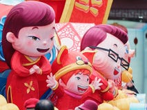 Shangai, China - enero 26, 2019: Festival de linterna en el año chino del cerdo del Año Nuevo en el jardín de Shangai Yuyuan imagenes de archivo Shangai, China - enero 26, 2019: Festival de linterna en el año chino del cerdo del Año Nuevo en el jardín de Shangai Yuyuan imagenes de archivo
