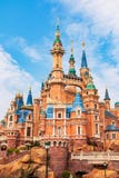 Shanghai Disneyland is een beroemde toerist en een populaire bestemming van de familievakantie in China stock foto Shanghai Disneyland is een beroemde toerist en een populaire bestemming van de familievakantie in China stock foto