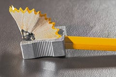 Sharpener μολύβι με τα ξέσματα Στοκ Εικόνες Sharpener μολύβι με τα ξέσματα Στοκ Εικόνες