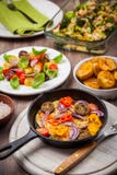 Sheep piec na grillu ser z sałatką obrazy stock Sheep piec na grillu ser z sałatką obrazy stock