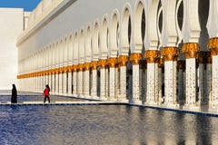 Sheikh το μεγάλο μουσουλμανικό τέμενος Zayed, Αμπού Ντάμπι είναι το μεγαλύτερο στα Ε.Α.Ε. Στοκ Φωτογραφίες Sheikh το μεγάλο μουσουλμανικό τέμενος Zayed, Αμπού Ντάμπι είναι το μεγαλύτερο στα Ε.Α.Ε. Στοκ Φωτογραφίες