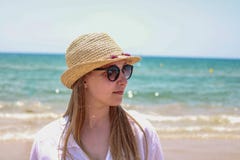 Blonde woman with hat and sunglasses on the sea royalty free stock photography Blonde woman with hat and sunglasses on the sea royalty free stock photography