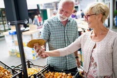 Shopping, food, sale, consumerism and people concept - happy senior couple buying fresh food stock photography Shopping, food, sale, consumerism and people concept - happy senior couple buying fresh food stock photography