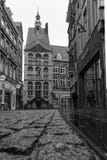 Shoppinggata i Maastricht med den turist- informationen arkivbild Shoppinggata i Maastricht med den turist- informationen arkivbild