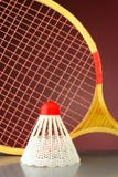 shuttlecock ракетки badminton стоковые изображения shuttlecock ракетки badminton стоковые изображения