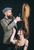 Si ? la mode et ?l?gant Long cheveu Coupe de cheveux de mode coiffeur, salon de beaut? Portrait de coiffeur ?l?gant cheveu photo stock Si ? la mode et ?l?gant Long cheveu Coupe de cheveux de mode coiffeur, salon de beaut? Portrait de coiffeur ?l?gant cheveu photo stock