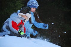 Siblings playing in snow Stock Photography Siblings playing in snow Stock Photography