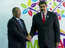 Sibusiso Barnabas Dlamini premiärminister av Konungariket Swaziland och venezuelansk president Nicolas Maduro royaltyfri bild Sibusiso Barnabas Dlamini premiärminister av Konungariket Swaziland och venezuelansk president Nicolas Maduro royaltyfri bild