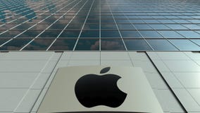 Signage raad met Apple Inc embleem Moderne de bureaubouw voorzijde Het redactie 3D teruggeven Stock Foto Signage raad met Apple Inc embleem Moderne de bureaubouw voorzijde Het redactie 3D teruggeven Stock Foto