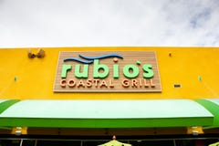 Signe côtier de restaurant du gril de Rubio photos stock Signe côtier de restaurant du gril de Rubio photos stock