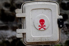 Signe de danger de caisson lumineux placé dans les parcs en Inde photos libres de droits Signe de danger de caisson lumineux placé dans les parcs en Inde photos libres de droits