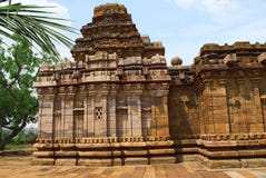 Sikhara стиля vimana Dravidian и взгляд Devakoshthas на южной стене Jain висок, Jinalaya, известное как Jaina Narayana, p стоковые фото Sikhara стиля vimana Dravidian и взгляд Devakoshthas на южной стене Jain висок, Jinalaya, известное как Jaina Narayana, p стоковые фото