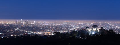 Sikt av Los Angeles från Hollywoodet Hills arkivfoto Sikt av Los Angeles från Hollywoodet Hills arkivfoto