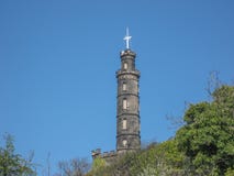 Sikt av Nelson Monument, ett jubileums- torn i Edinburg, Skottland arkivfoto Sikt av Nelson Monument, ett jubileums- torn i Edinburg, Skottland arkivfoto