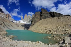 sikt för torn för torres för patagonia tre för park för paine för chile de del lasmirador nationell fotografering för bildbyråer sikt för torn för torres för patagonia tre för park för paine för chile de del lasmirador nationell fotografering för bildbyråer