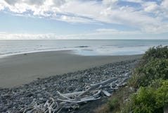 Sikt till port Taranaki fr?n Waiwhakaiho royaltyfri fotografi Sikt till port Taranaki fr?n Waiwhakaiho royaltyfri fotografi