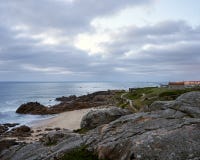 Sikt över den steniga stranden arkivfoton Sikt över den steniga stranden arkivfoton